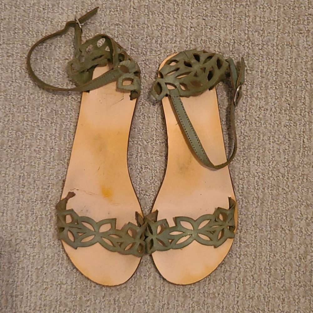 Used Kimchi Blue sandals size 6.5. Color green
